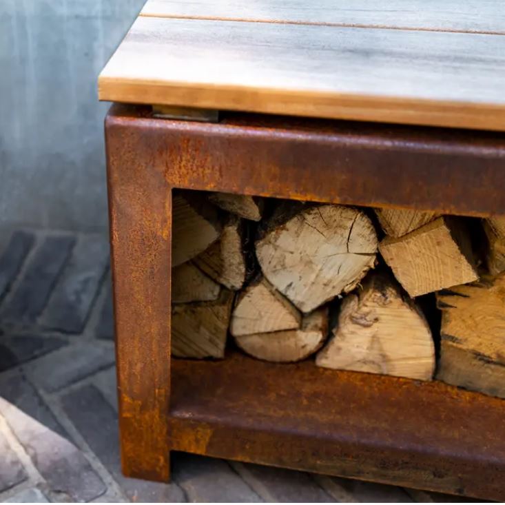 Bank mit Holzlagerplatz Logg Seat